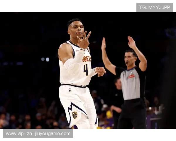 威少底薪高效引嫉?更衣室风向惹猜想 威少底薪高效引嫉?更衣室风向惹猜想